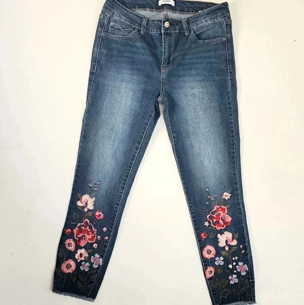 Kensie Y2K 90s Denim Floral embroidered Capri jeans sz 6